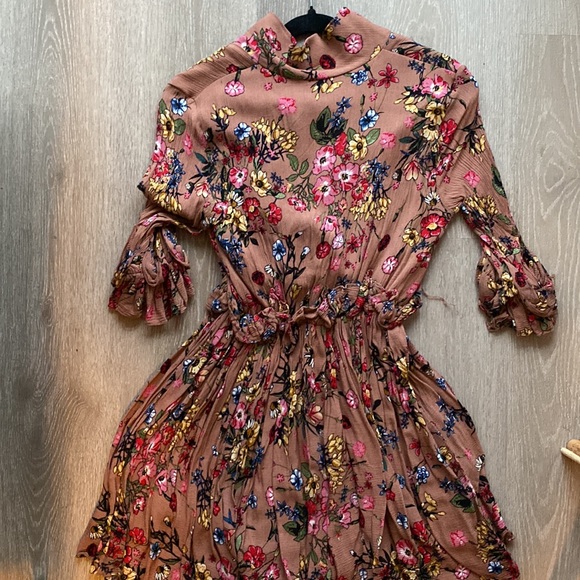 Pretty Little Thing Dark Nude Floral Frill Detail Pleated Skater Dress size US 4 - Picture 7 of 8